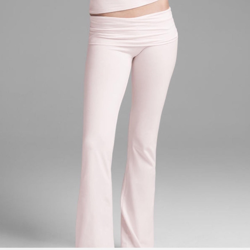 Skims fold over pants